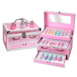 Kosmetička, kadeřnice